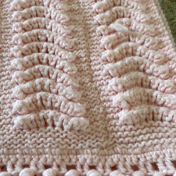 Handmade crochet baby pink blanket - Picture 6 of 6